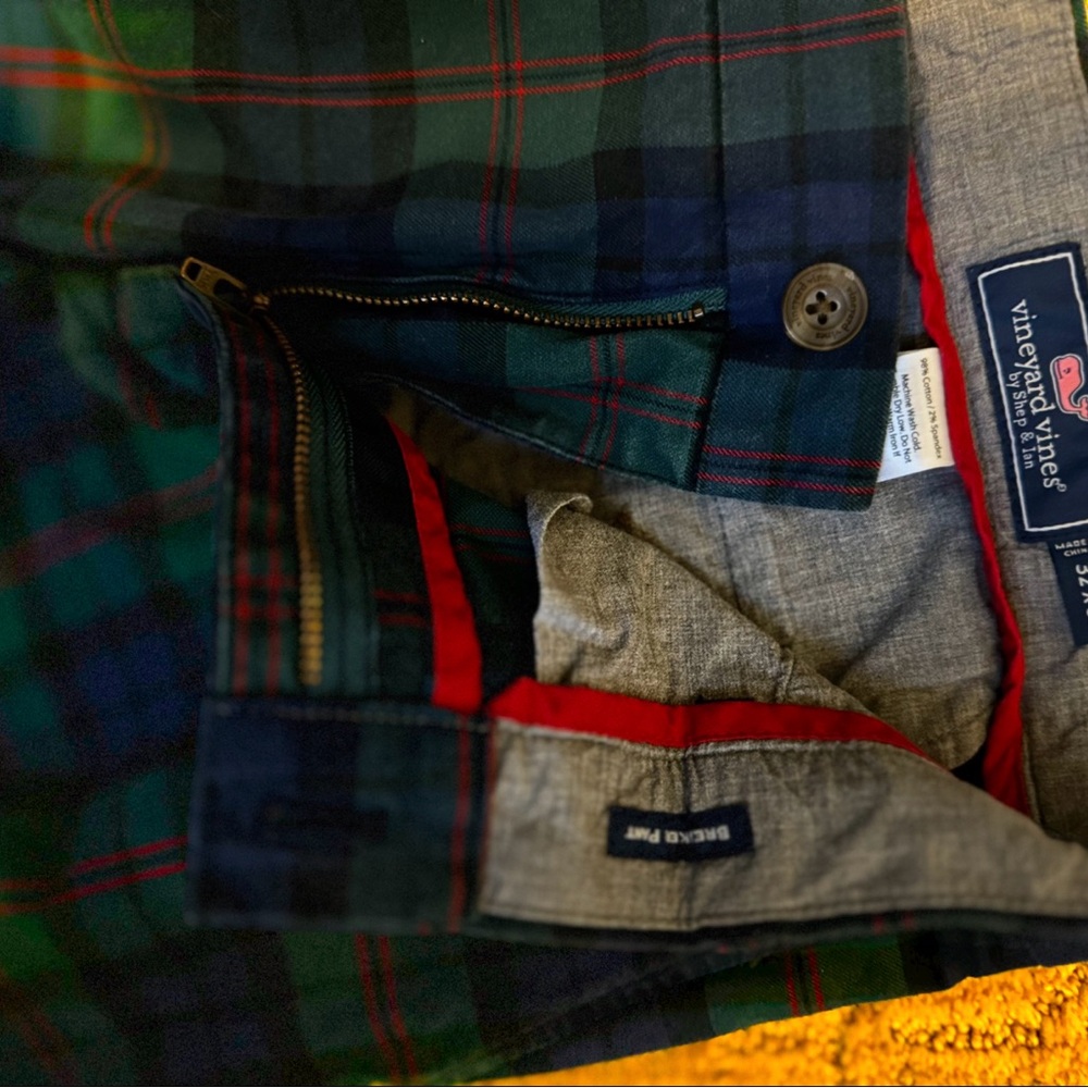 Vineyard Vines Breakers Pants. Like New - Picture 3 of 3